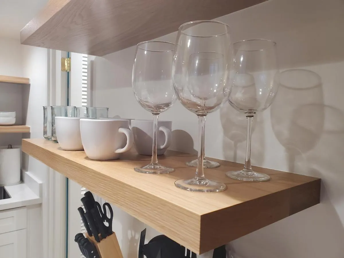 Apartmanhotel S&N Lux Suite-Free Parking-King Bed-Kitchen-Wifi Honolulu