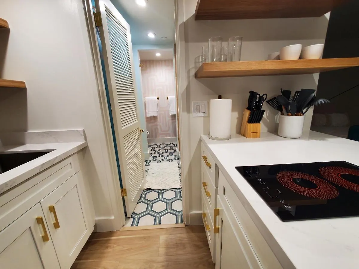 Aparthotel S&N Lux Suite-Free Parking-King Bed-Kitchen-Wifi Honolulu United States