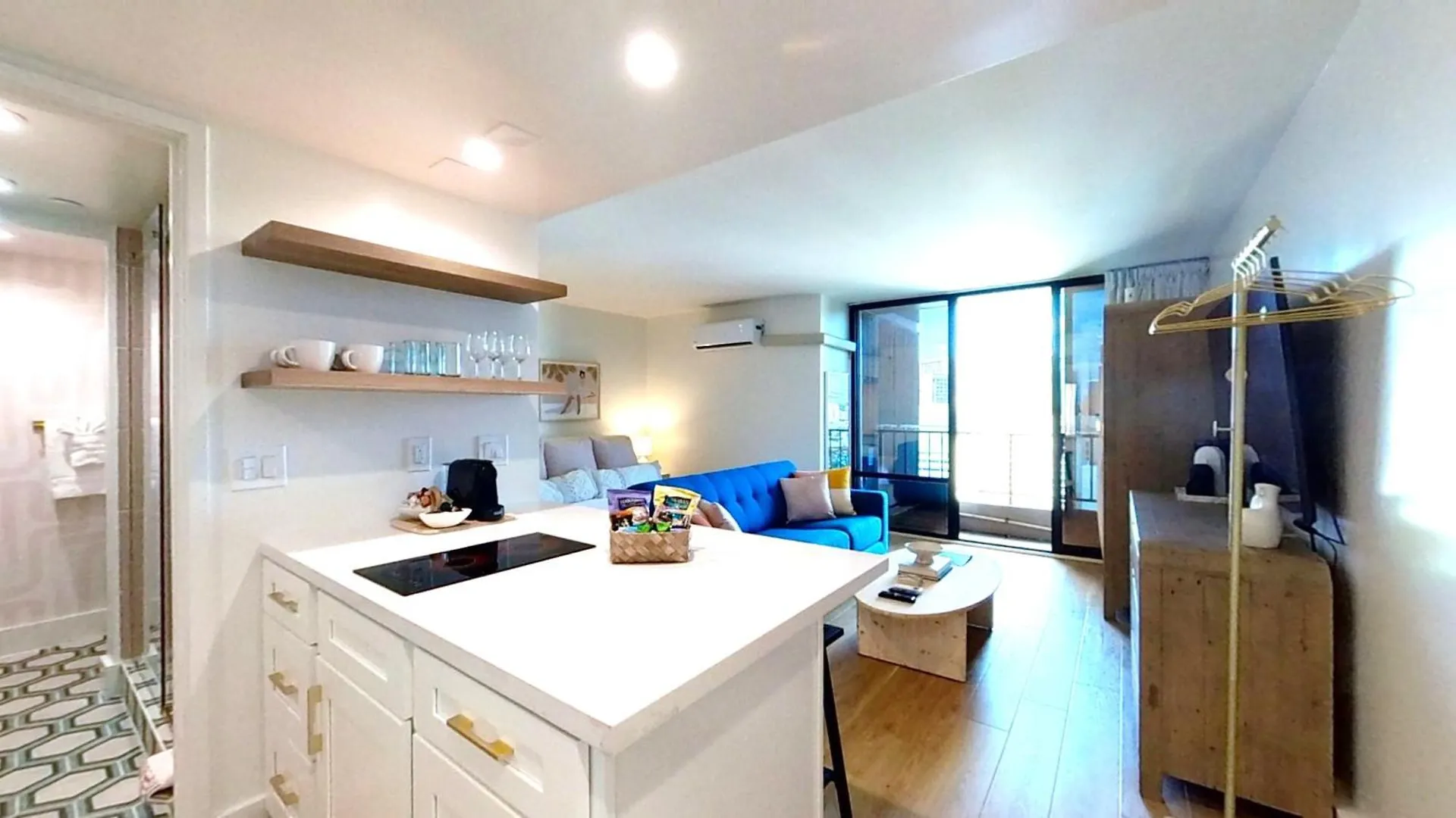 S&N Lux Suite-Free Parking-King Bed-Kitchen-Wifi Honolulu 0*,  United States
