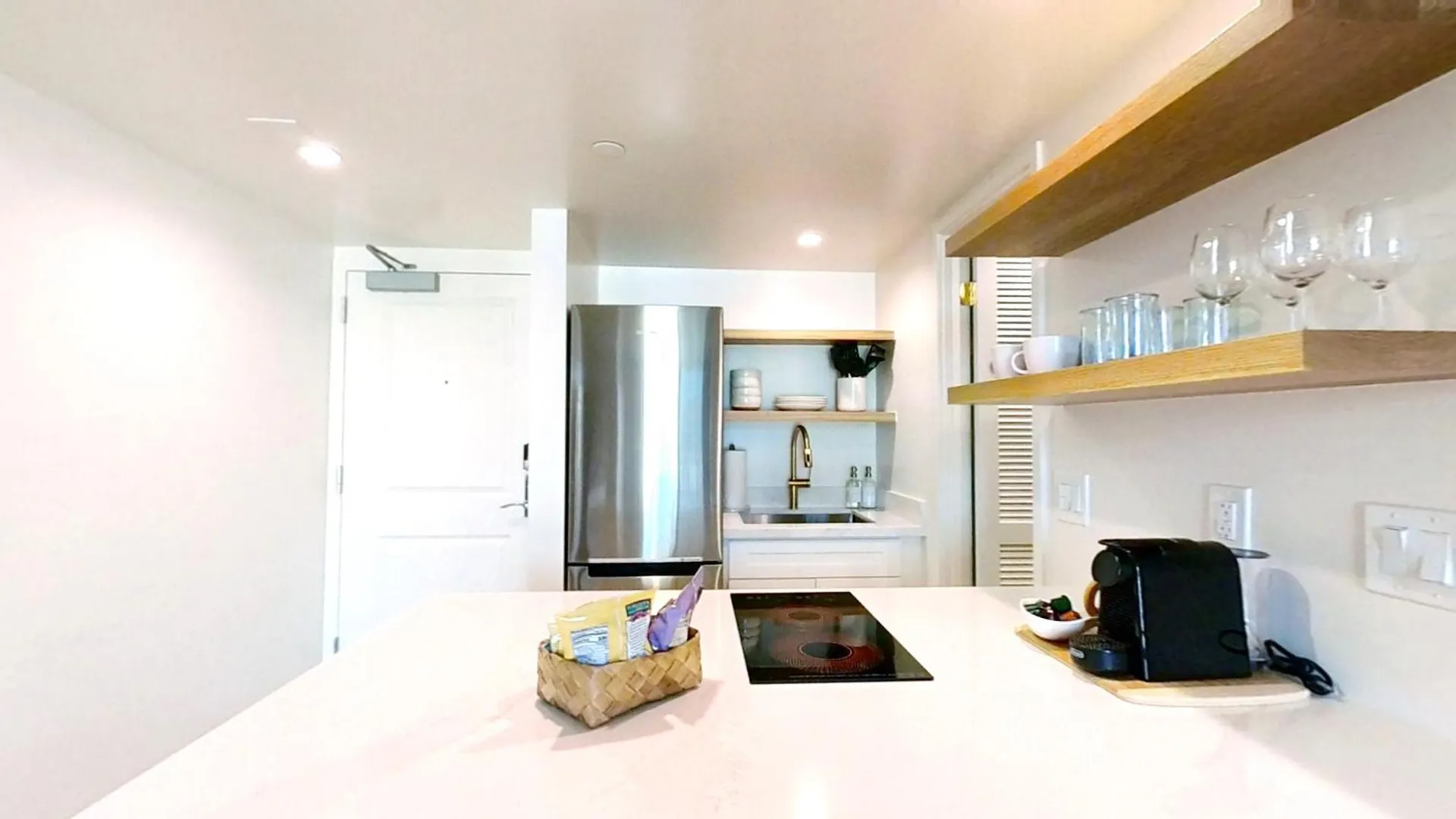 S&N Lux Suite-Free Parking-King Bed-Kitchen-Wifi Honolulu Aparthotel